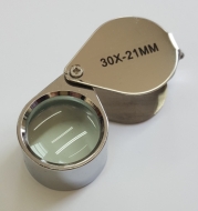 Folding magnifier with a powerful 30x magnification